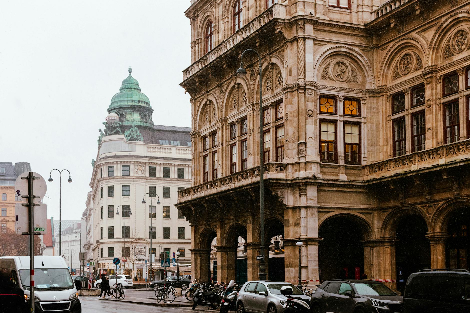 Altbau-Eigentumswohnung in 1010 Wien